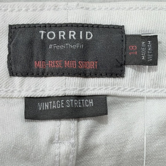 NWT Torrid 18 Women's Mid Rise Mid Short Vintage Stretch - Picture 2 of 12